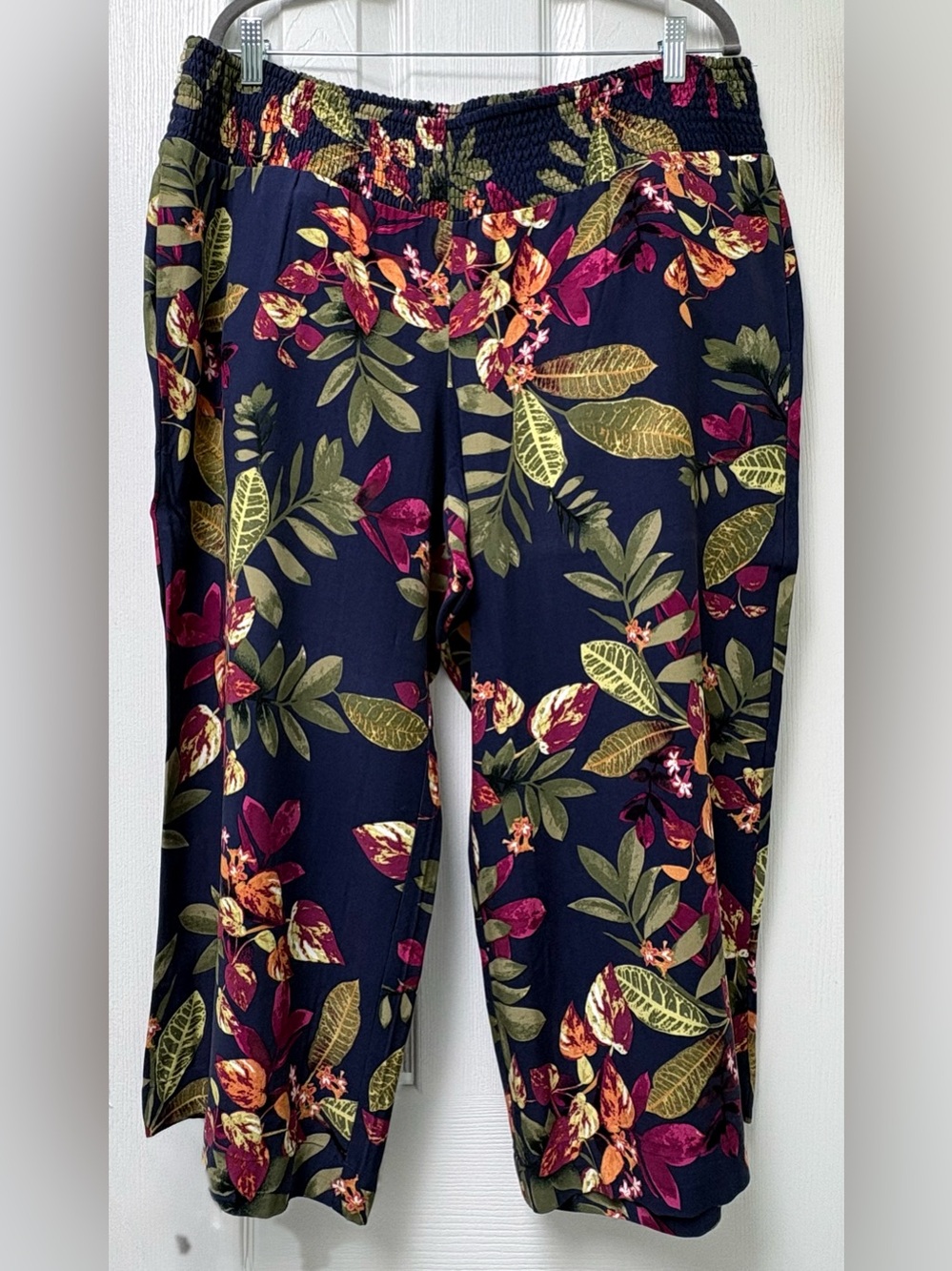 J. Jill Navy Wide-Leg Pull-On Pants with Olive & Berry Floral